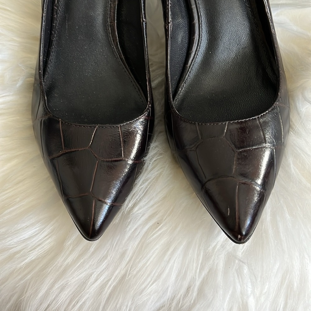 Elie Tahari brown crocodile leather pointy toe heels pumps size 7.5 - Picture 4 of 7